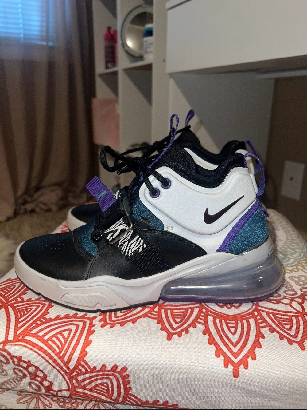 Nike Youth Air Force 270